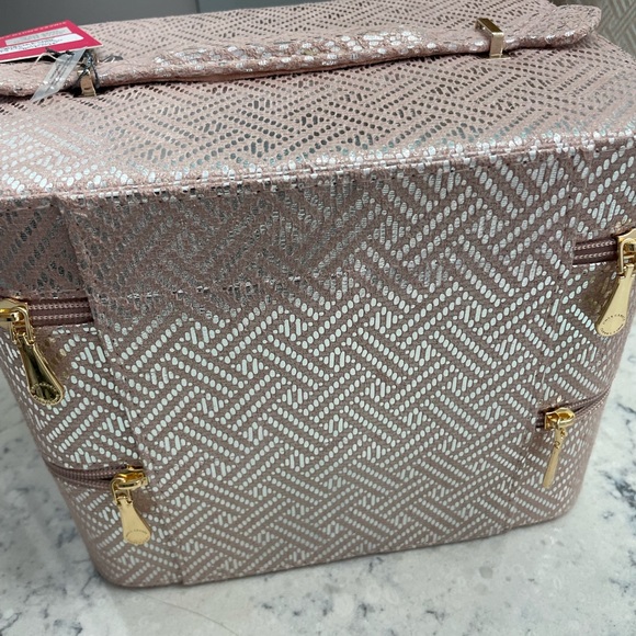 NWT Vince Camuto makeup storage case - Picture 6 of 8